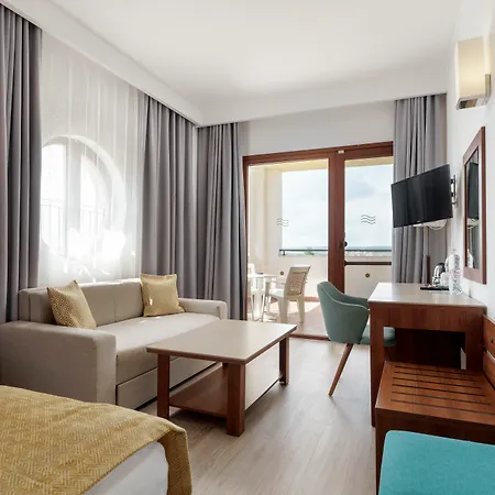 Alua Helios Bay 4* 奥布佐尔