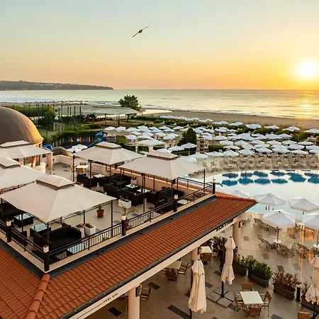 Alua Helios Bay 4* ابزور