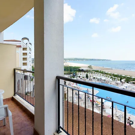 Alua Helios Bay فندق