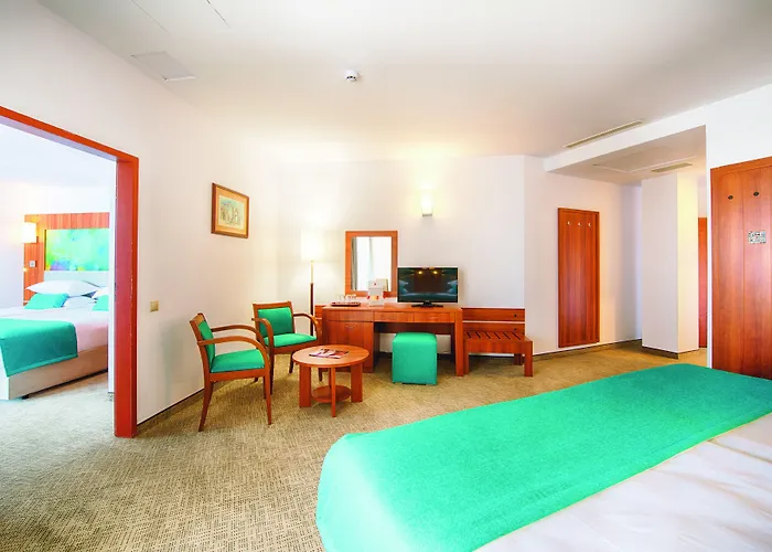 Alua Helios Bay ابزور