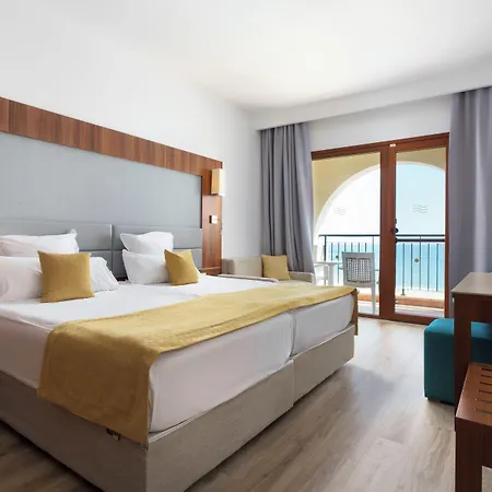 Готель Alua Helios Bay 4*