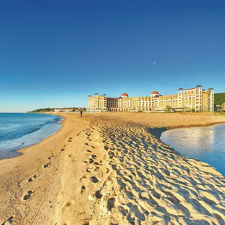 Готель Alua Helios Bay Обзор