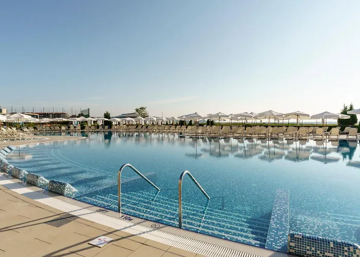 Alua Helios Bay Хотел