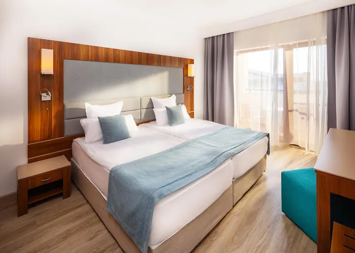 Alua Helios Bay Хотел Обзор