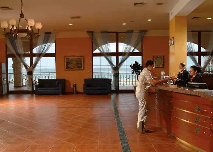 Хотел Alua Helios Bay 4*