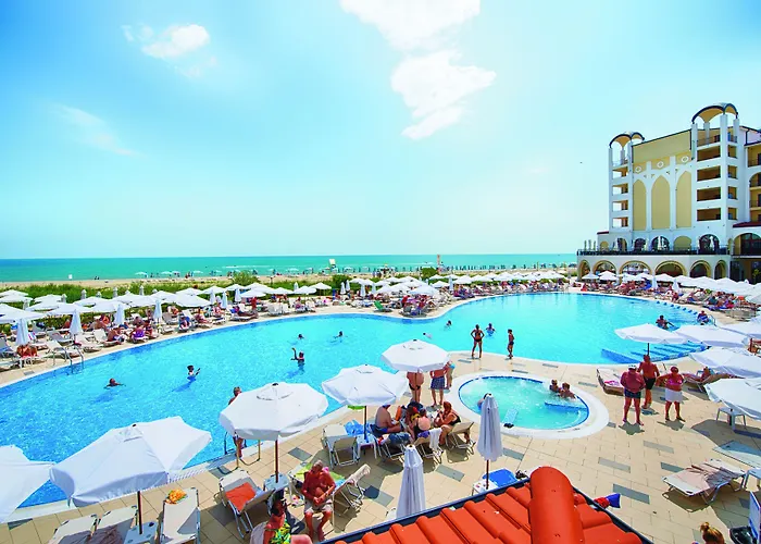 Хотел Alua Helios Bay Обзор